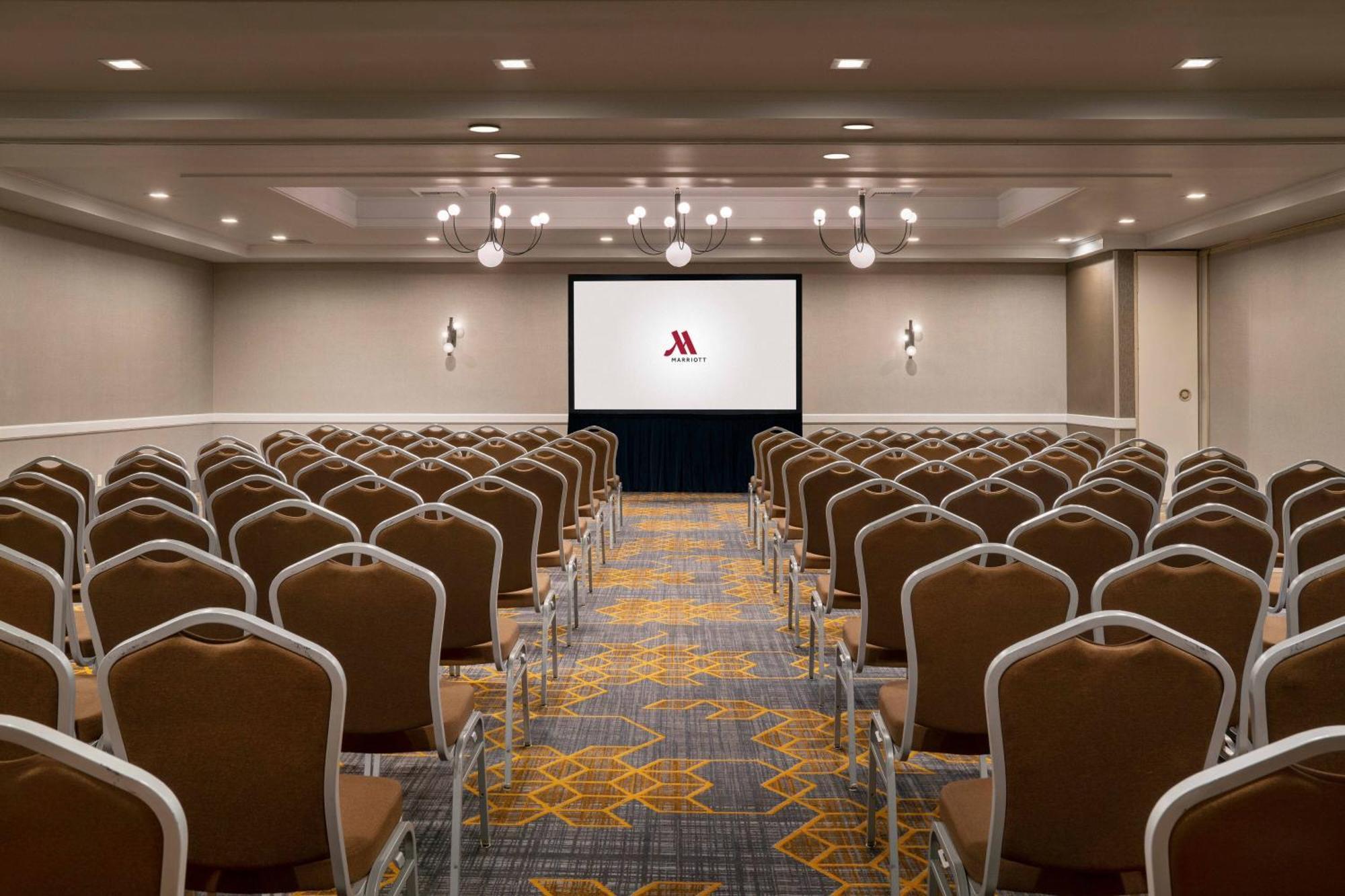 Visalia Marriott At The Convention Center Hotell Exteriör bild