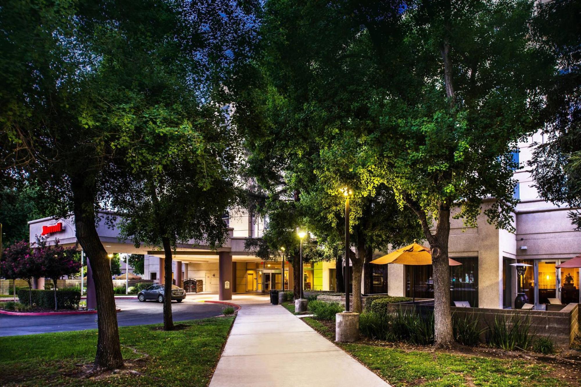 Visalia Marriott At The Convention Center Hotell Exteriör bild