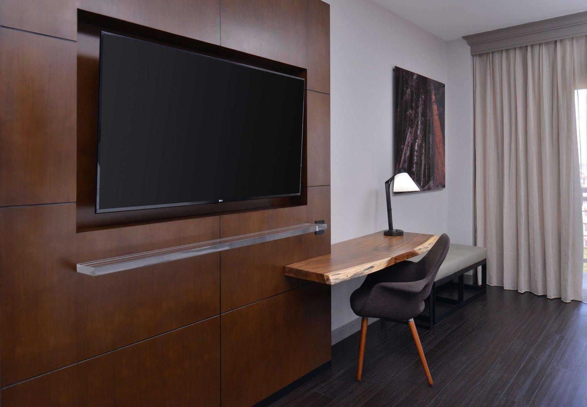 Visalia Marriott At The Convention Center Hotell Exteriör bild